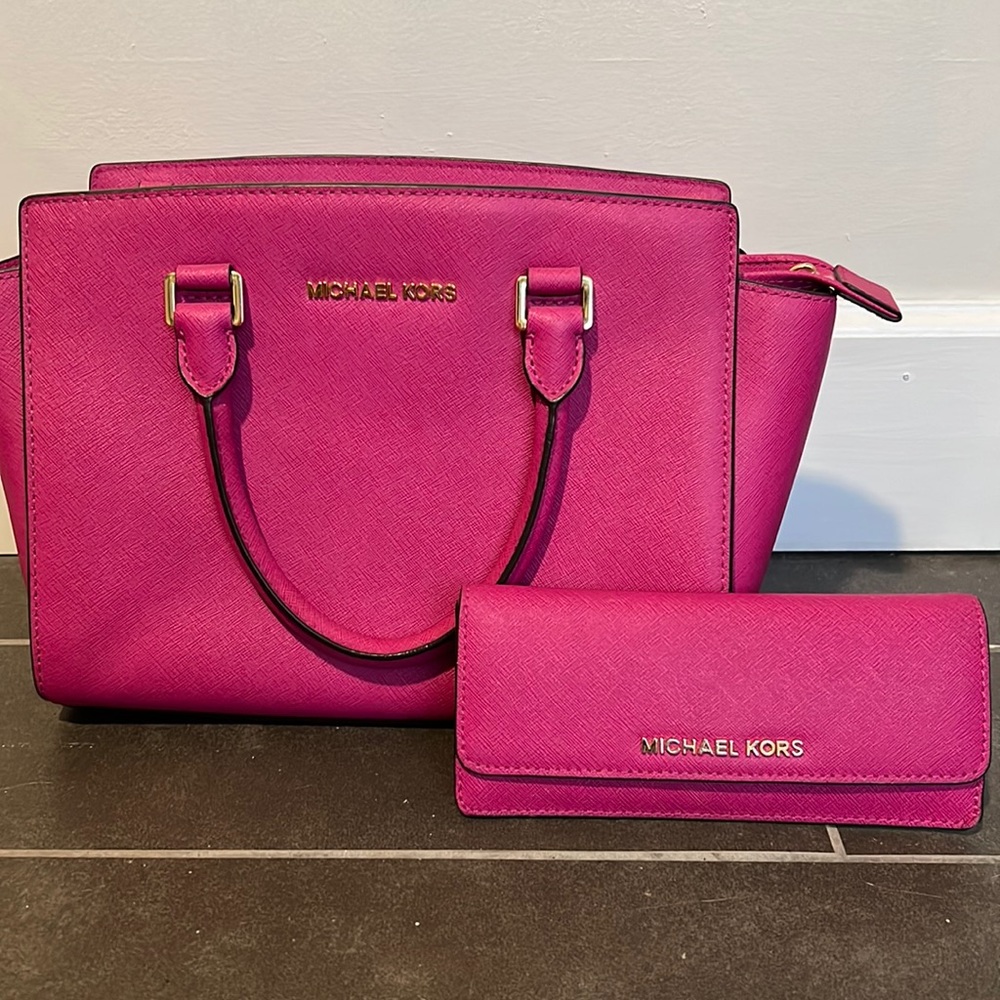 Michael Kors purse and matching wallet!